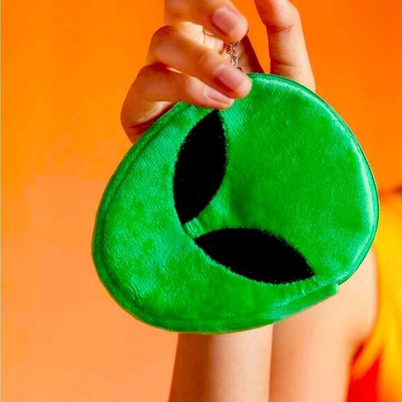 HALLOWEEN SALE Green Alien Coin Wallet Coin Purse Keychain Bag Charm - Picture 4 of 6